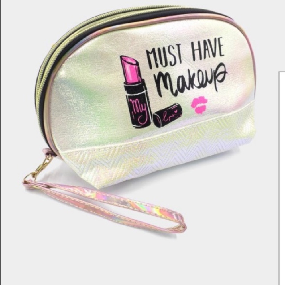 Brand new must have makeupโ bag